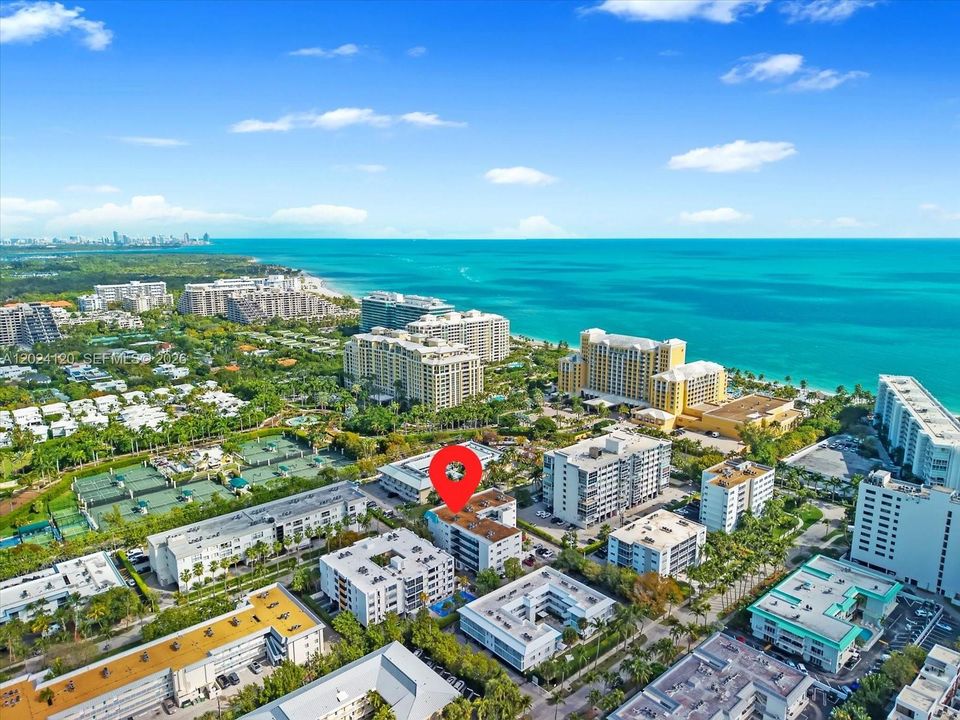 For Sale: $720,000 (2 beds, 2 baths, 1068 Square Feet)