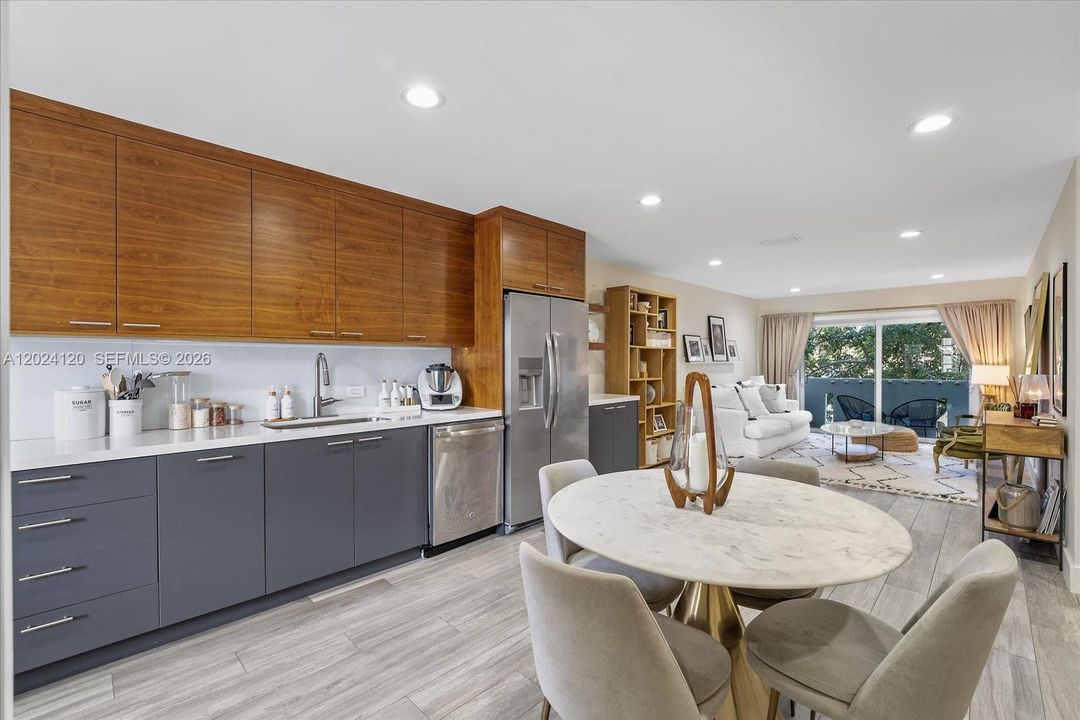 For Sale: $720,000 (2 beds, 2 baths, 1068 Square Feet)