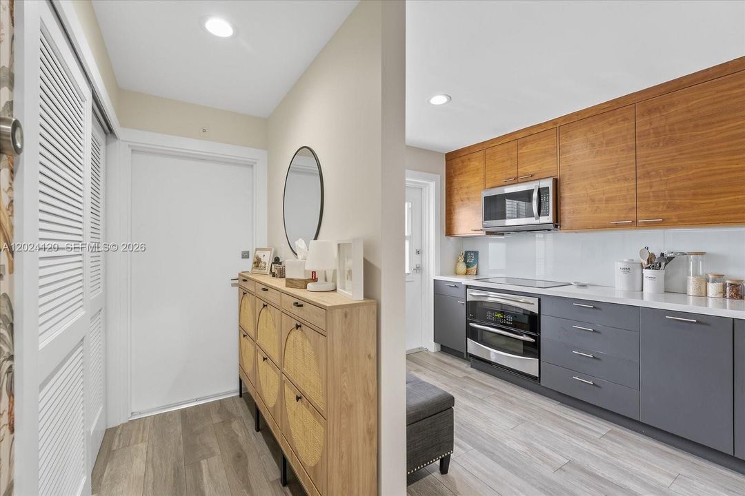 For Sale: $720,000 (2 beds, 2 baths, 1068 Square Feet)