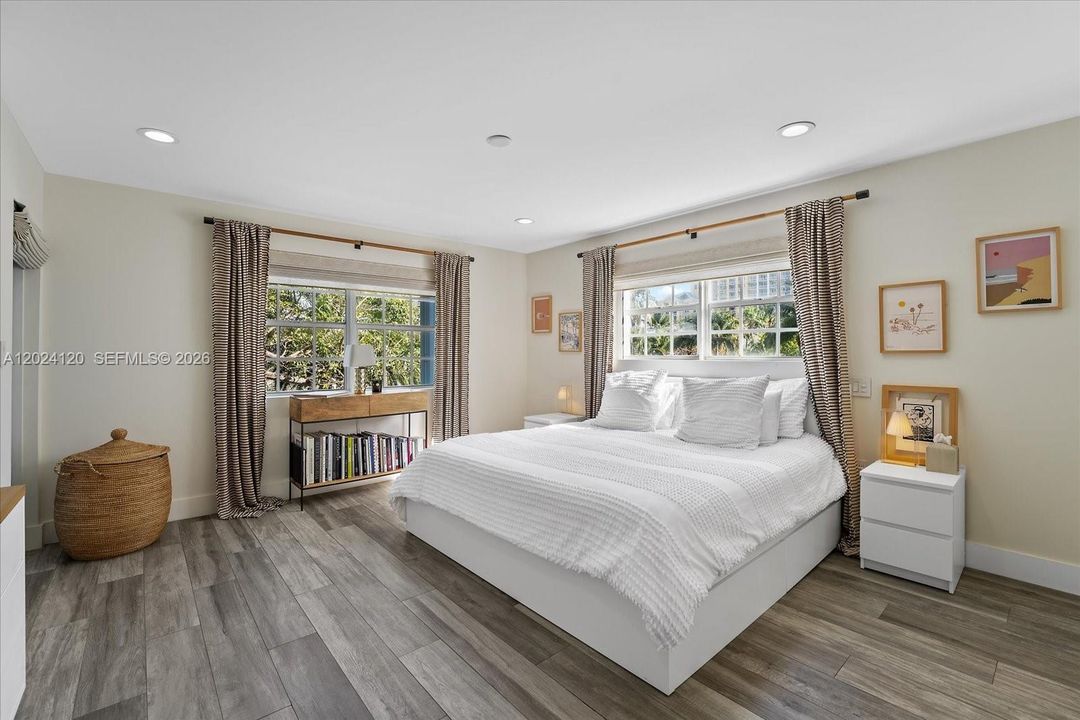 For Sale: $720,000 (2 beds, 2 baths, 1068 Square Feet)