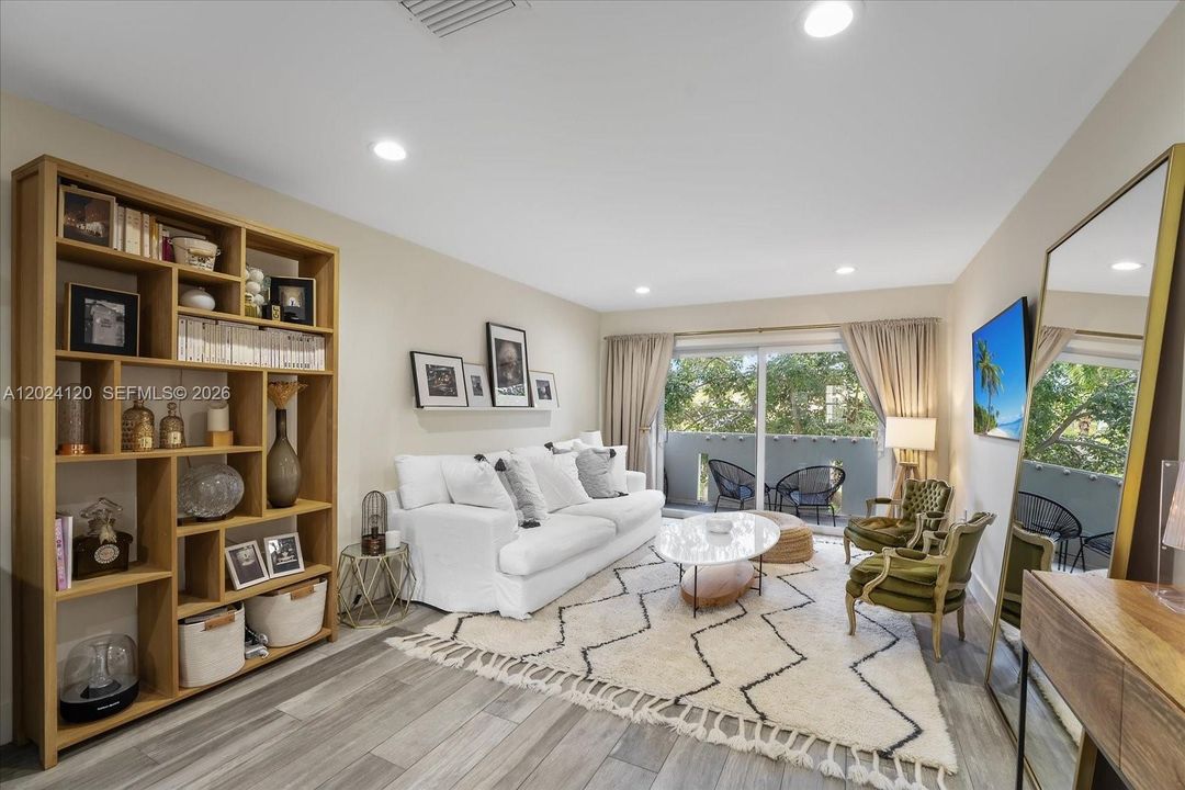 For Sale: $720,000 (2 beds, 2 baths, 1068 Square Feet)
