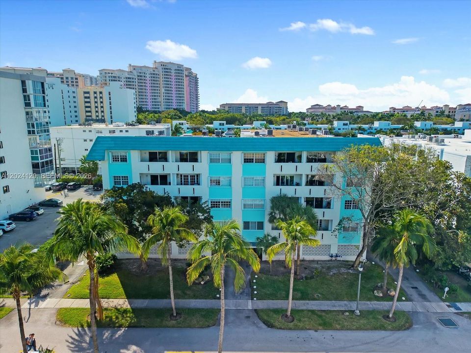 For Sale: $720,000 (2 beds, 2 baths, 1068 Square Feet)