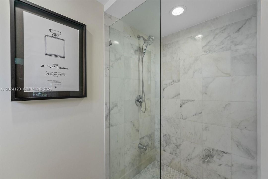 For Sale: $720,000 (2 beds, 2 baths, 1068 Square Feet)