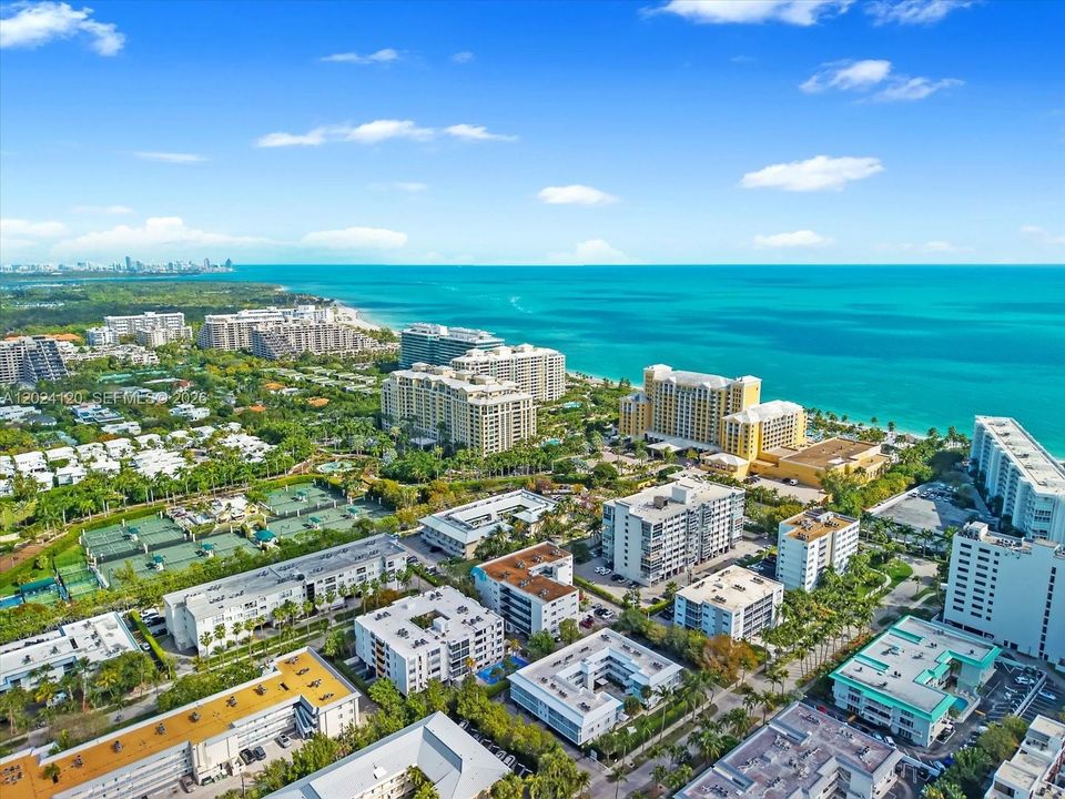 For Sale: $720,000 (2 beds, 2 baths, 1068 Square Feet)