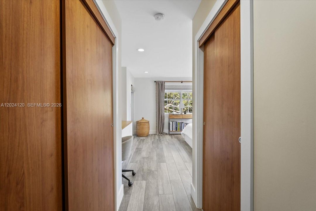 For Sale: $720,000 (2 beds, 2 baths, 1068 Square Feet)