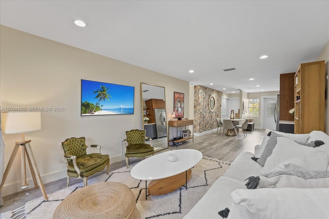 For Sale: $720,000 (2 beds, 2 baths, 1068 Square Feet)