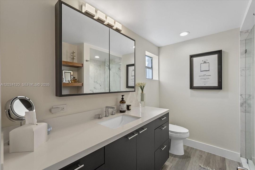 For Sale: $720,000 (2 beds, 2 baths, 1068 Square Feet)