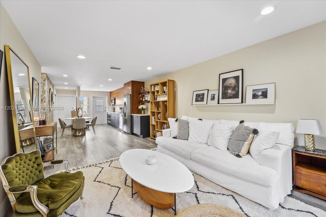 For Sale: $720,000 (2 beds, 2 baths, 1068 Square Feet)