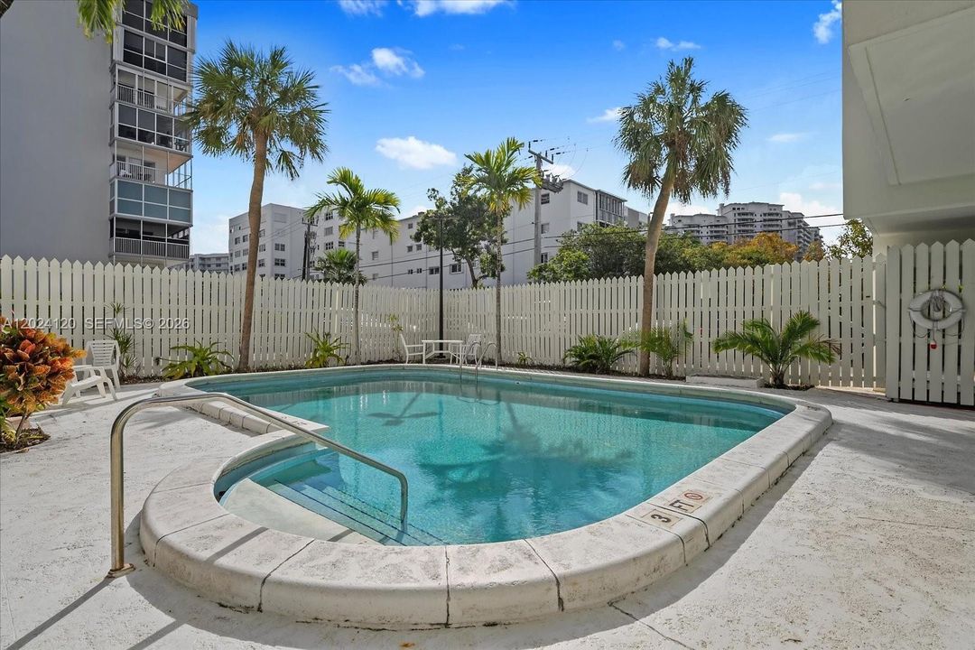 For Sale: $720,000 (2 beds, 2 baths, 1068 Square Feet)