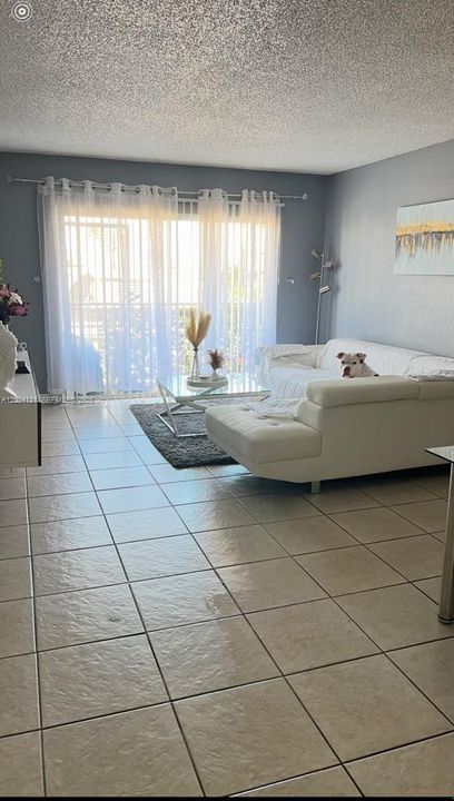 На продажу: $218,000 (1 спален, 1 ванн, 850 Квадратных фут)