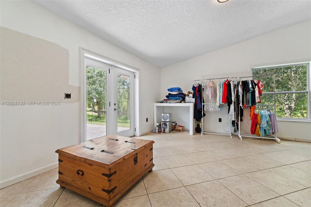 For Sale: $875,000 (4 beds, 2 baths, 2278 Square Feet)