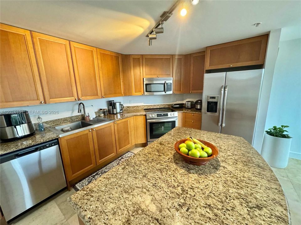 For Sale: $997,800 (3 beds, 2 baths, 1553 Square Feet)