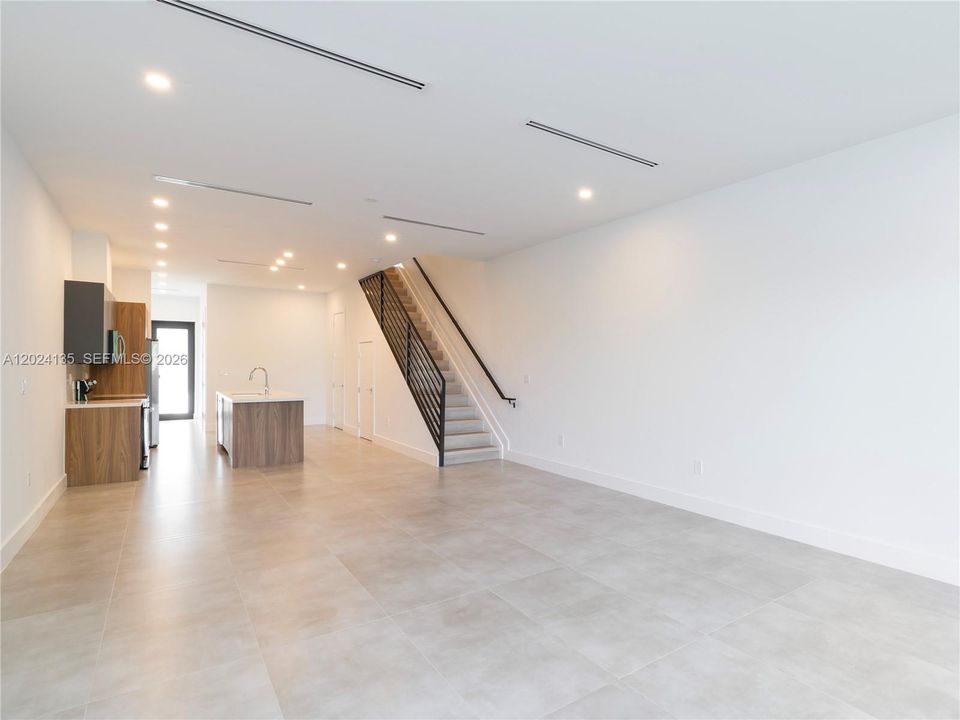 В аренду: $4,950 (3 спален, 2 ванн, 1603 Квадратных фут)