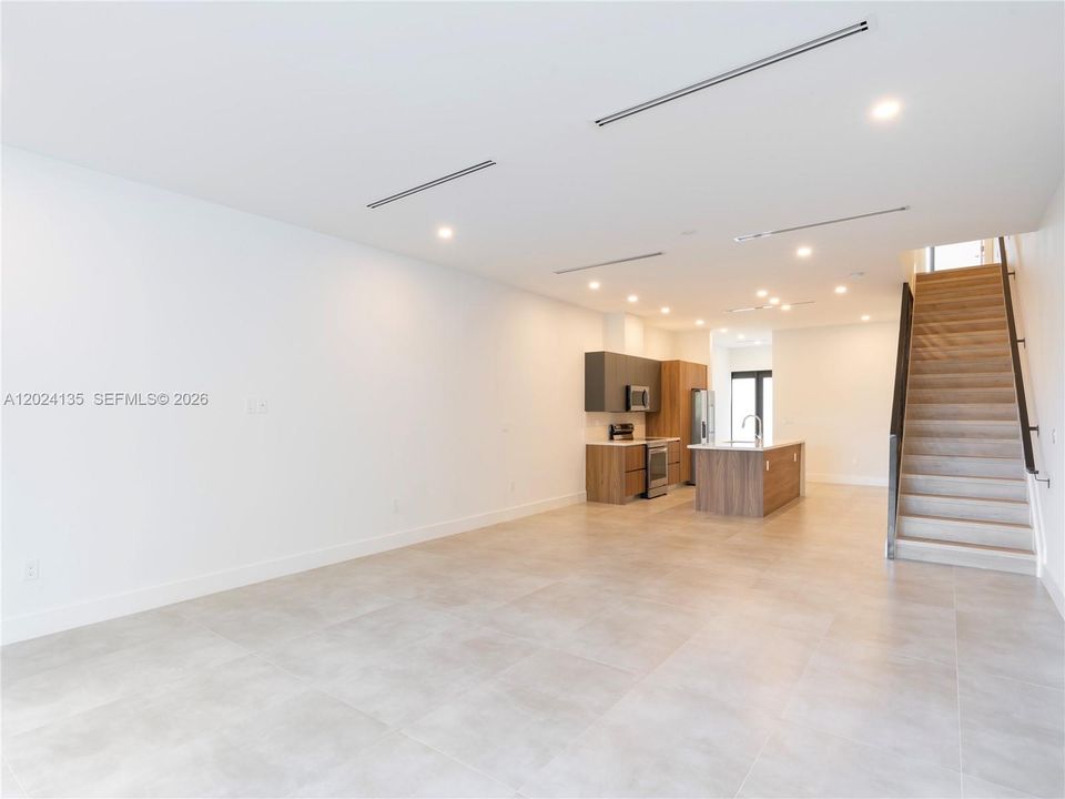 В аренду: $4,950 (3 спален, 2 ванн, 1603 Квадратных фут)