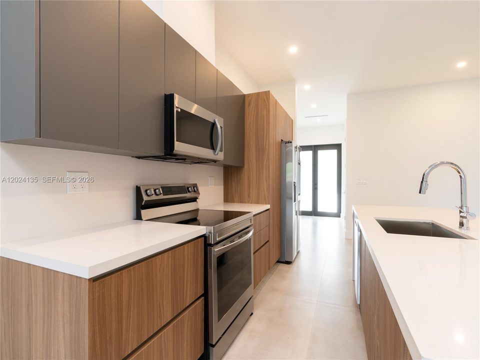 В аренду: $4,950 (3 спален, 2 ванн, 1603 Квадратных фут)