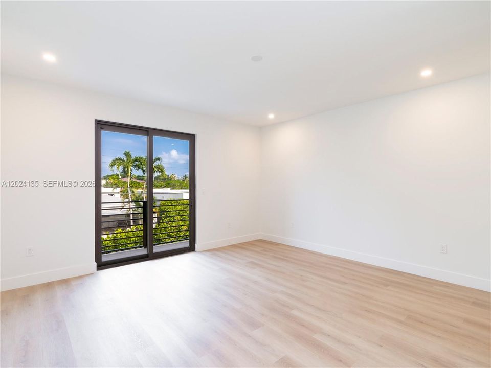 В аренду: $4,950 (3 спален, 2 ванн, 1603 Квадратных фут)
