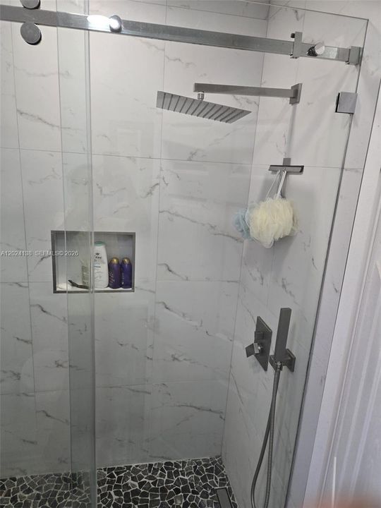 En Venta: $550,000 (3 camas, 2 baños, 1200 Pies cuadrados)