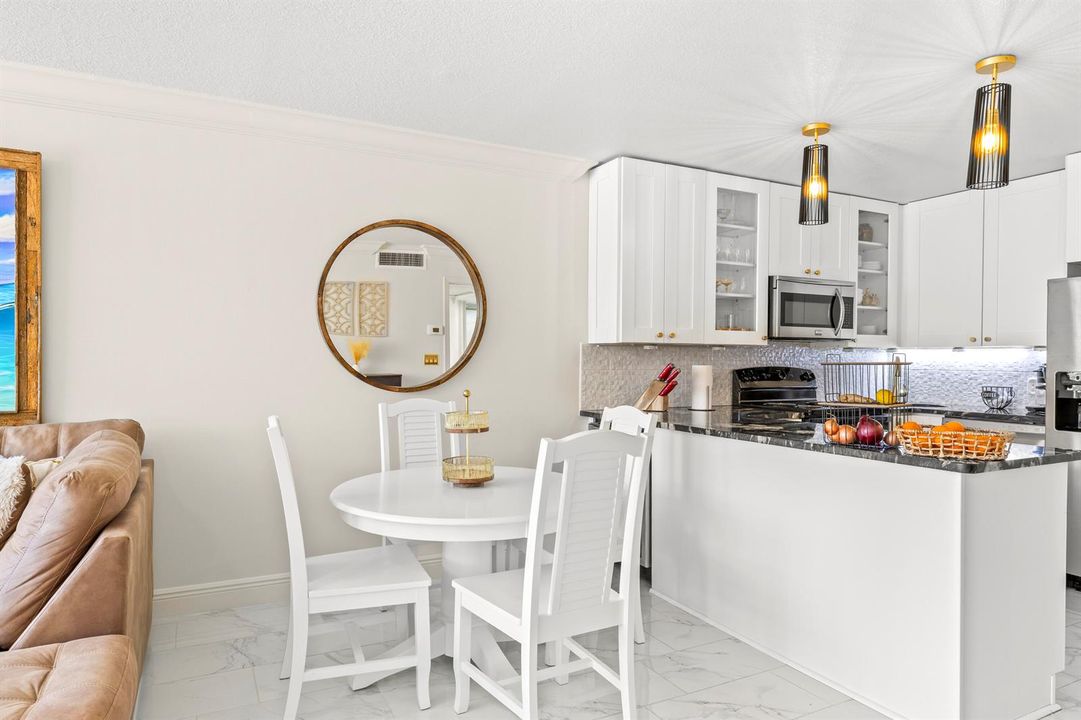 Dining/kitchen