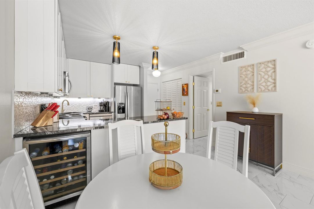 Dining/kitchen