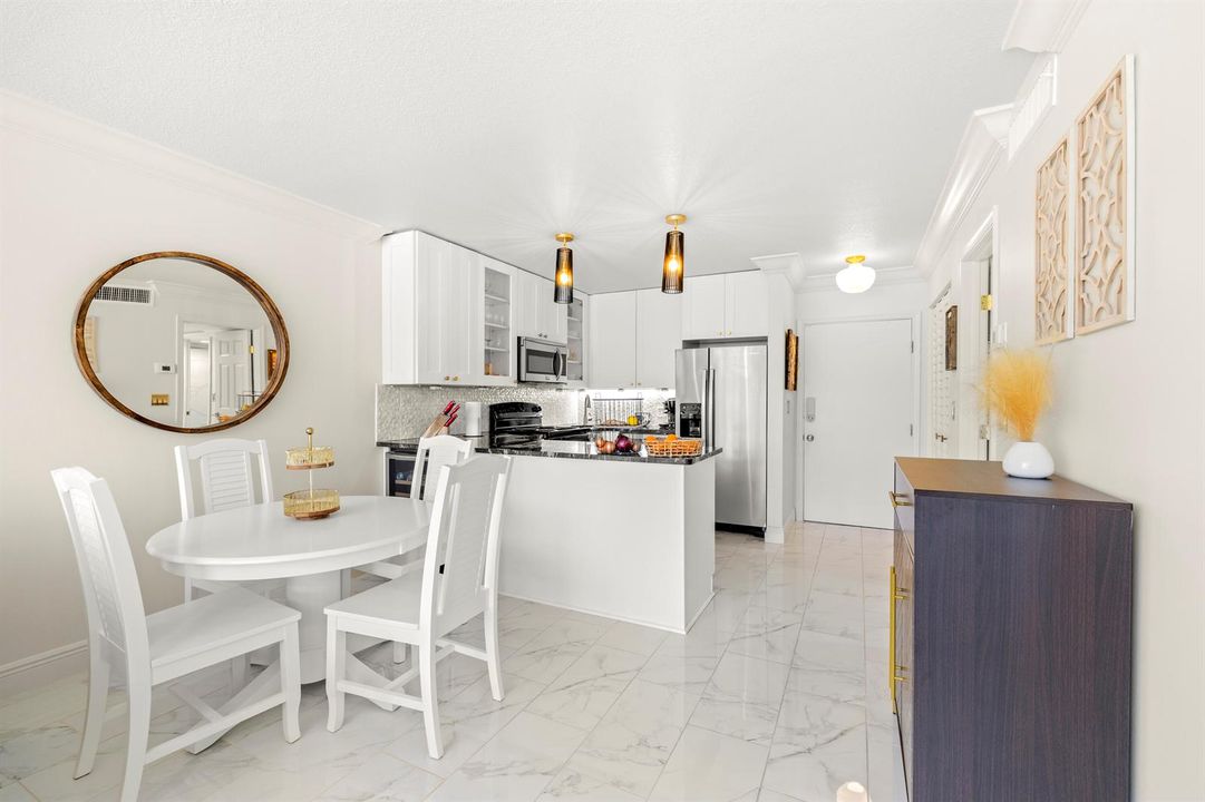 Dining/kitchen