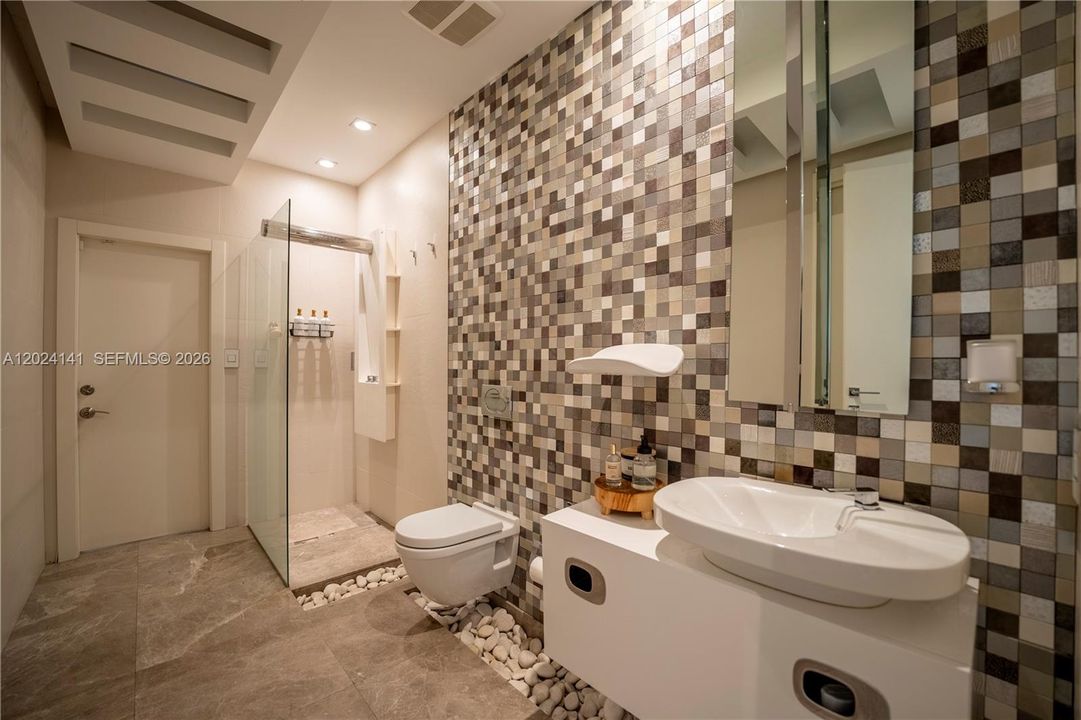 For Sale: $2,950,000 (5 beds, 5 baths, 3429 Square Feet)