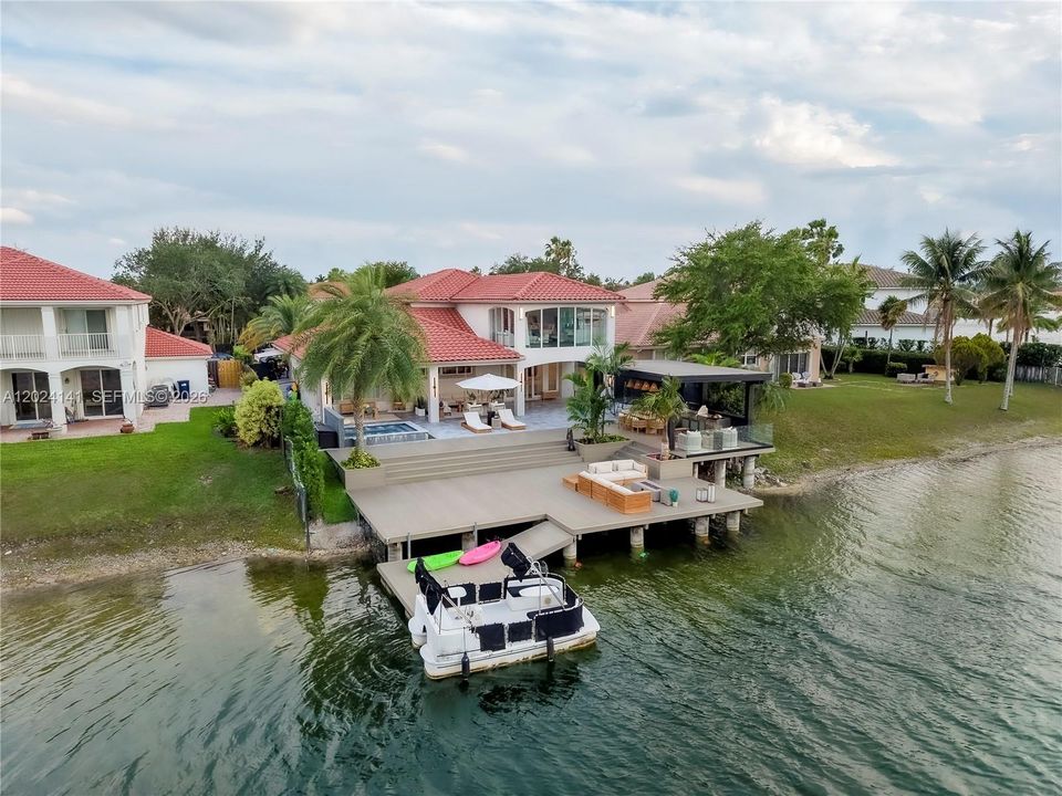 For Sale: $2,950,000 (5 beds, 5 baths, 3429 Square Feet)