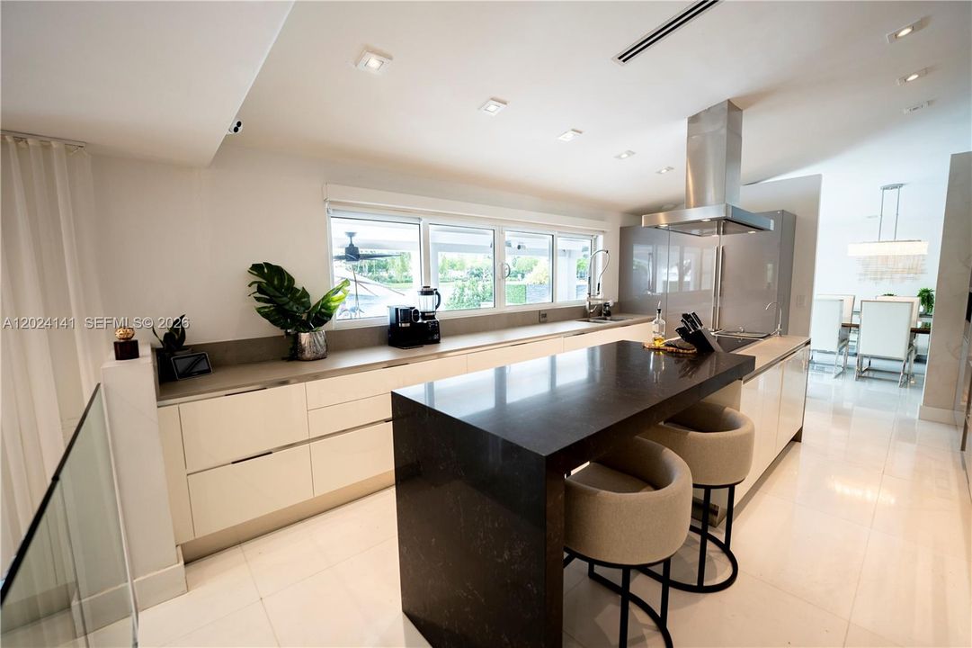 For Sale: $2,950,000 (5 beds, 5 baths, 3429 Square Feet)