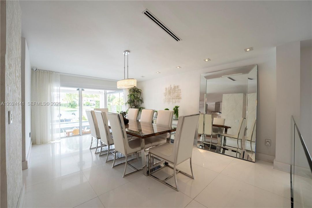 For Sale: $2,950,000 (5 beds, 5 baths, 3429 Square Feet)