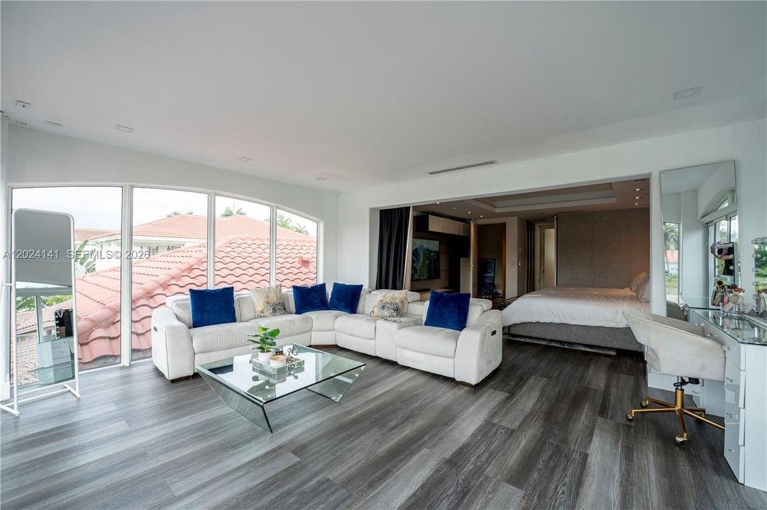 For Sale: $2,950,000 (5 beds, 5 baths, 3429 Square Feet)