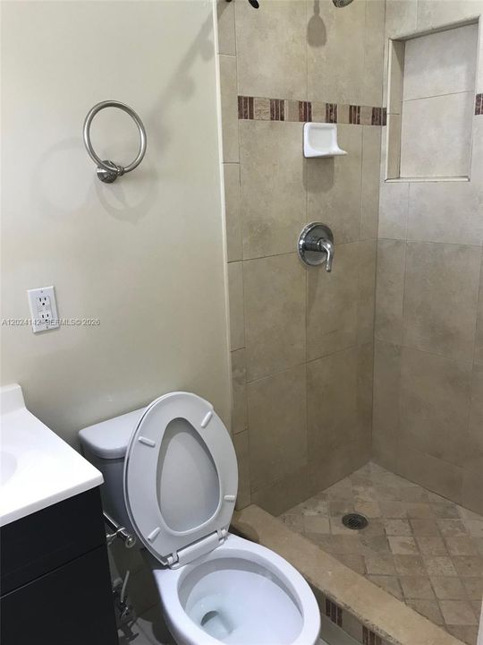 Activo con contrato: $4,300 (3 camas, 2 baños, 1801 Pies cuadrados)