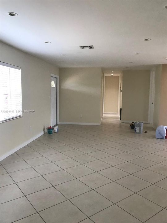 Activo con contrato: $4,300 (3 camas, 2 baños, 1801 Pies cuadrados)