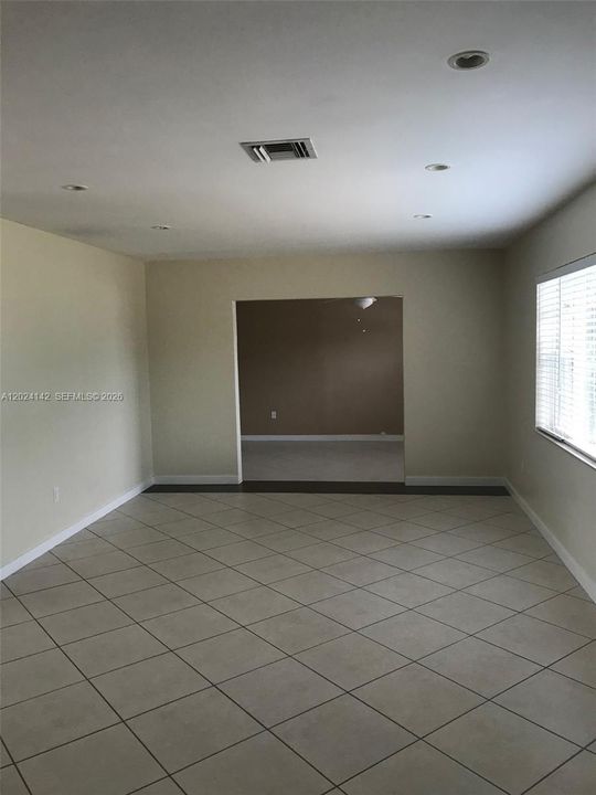 Activo con contrato: $4,300 (3 camas, 2 baños, 1801 Pies cuadrados)