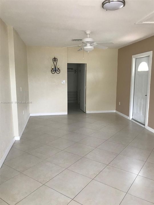 Activo con contrato: $4,300 (3 camas, 2 baños, 1801 Pies cuadrados)