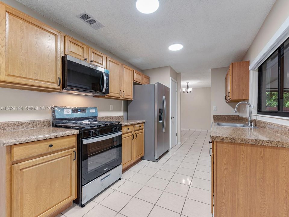 Active With Contract: $3,700 (4 beds, 2 baths, 1330 Square Feet)