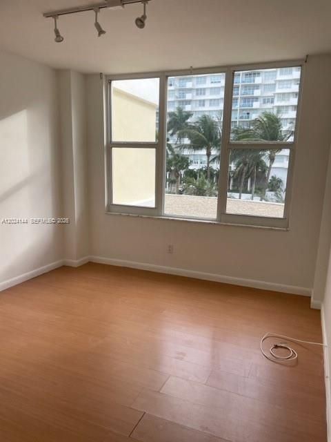 Activo con contrato: $3,350 (2 camas, 2 baños, 1190 Pies cuadrados)