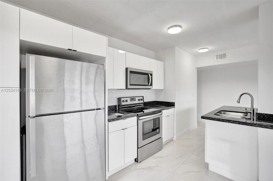 For Rent: $1,800 (1 beds, 1 baths, 750 Square Feet)
