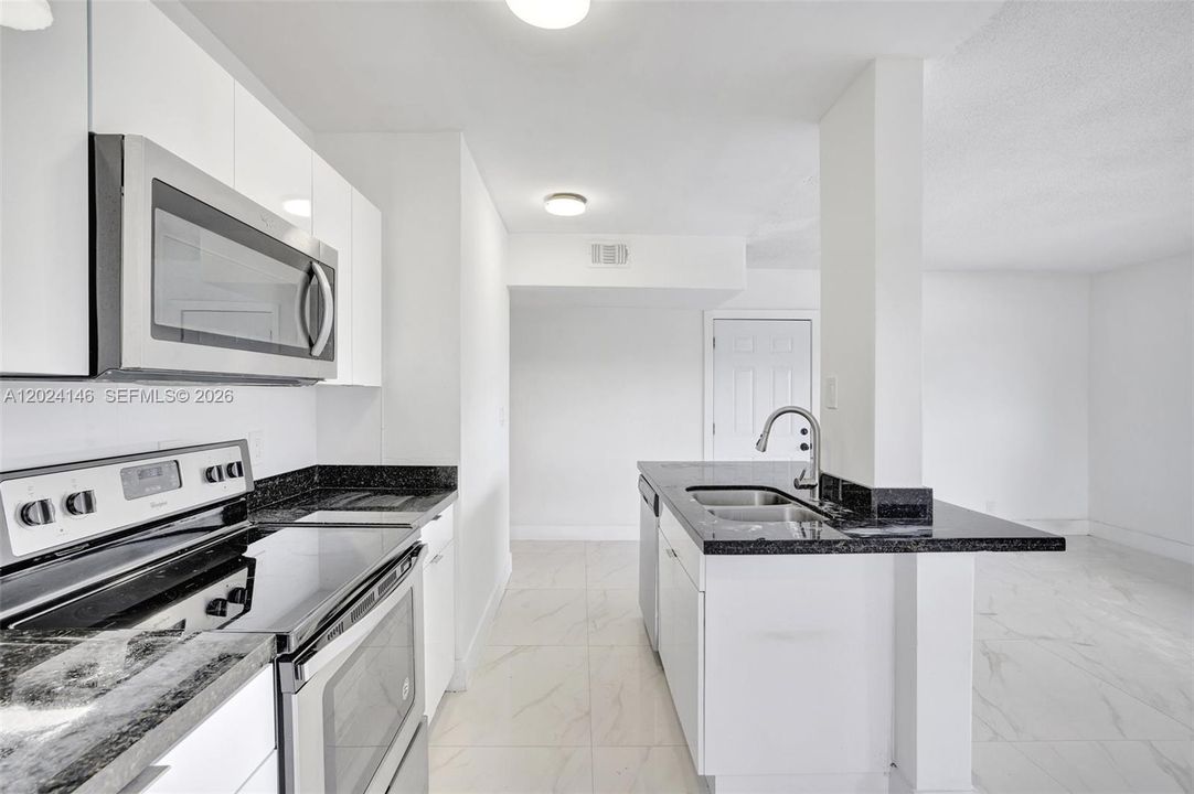 For Rent: $1,800 (1 beds, 1 baths, 750 Square Feet)