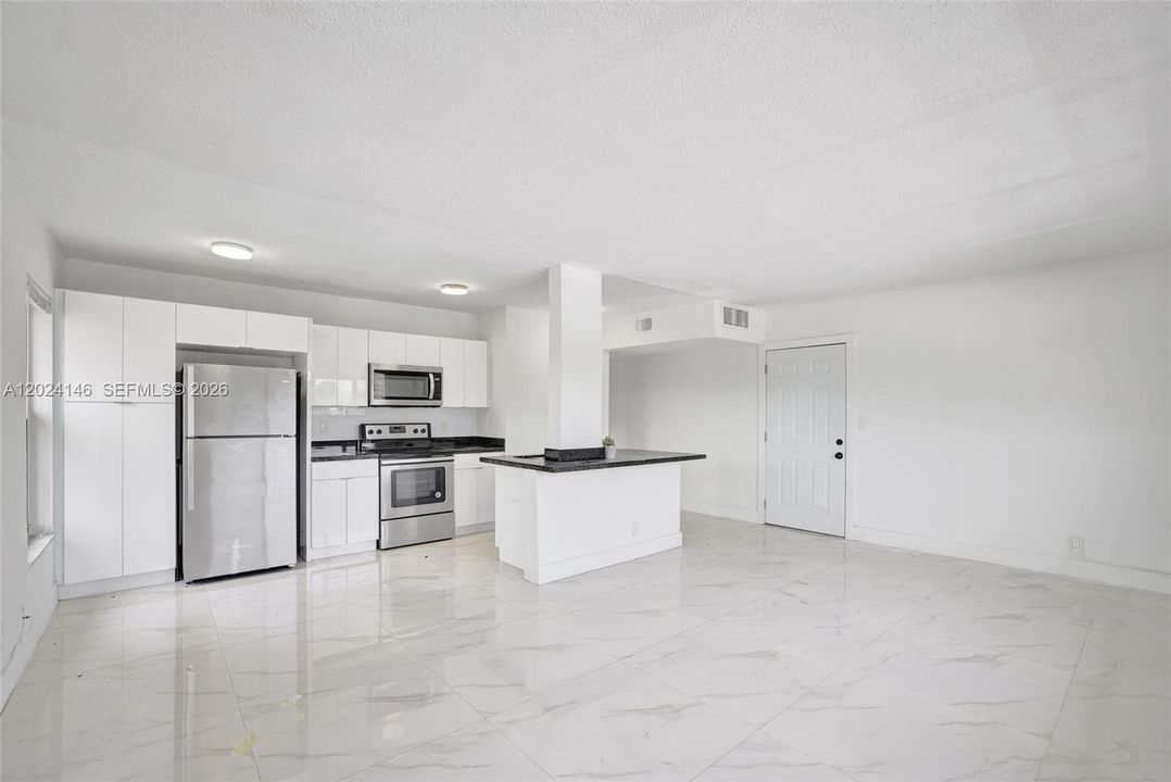 For Rent: $1,800 (1 beds, 1 baths, 750 Square Feet)