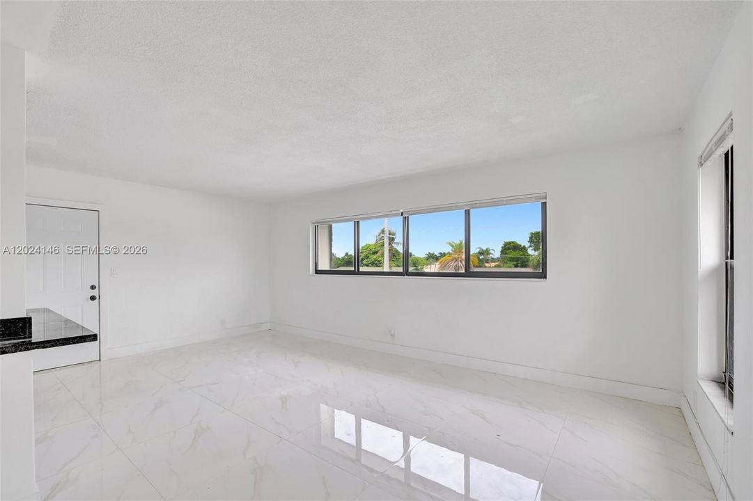 For Rent: $1,800 (1 beds, 1 baths, 750 Square Feet)