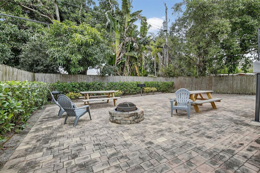 For Rent: $1,800 (1 beds, 1 baths, 750 Square Feet)