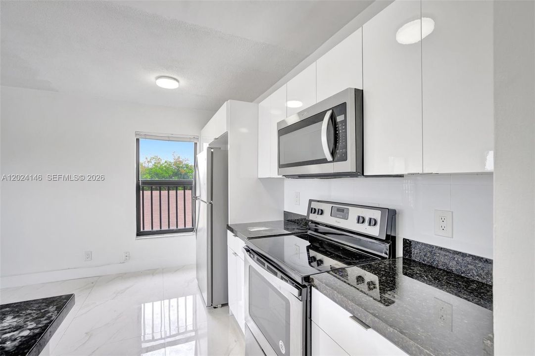 For Rent: $1,800 (1 beds, 1 baths, 750 Square Feet)
