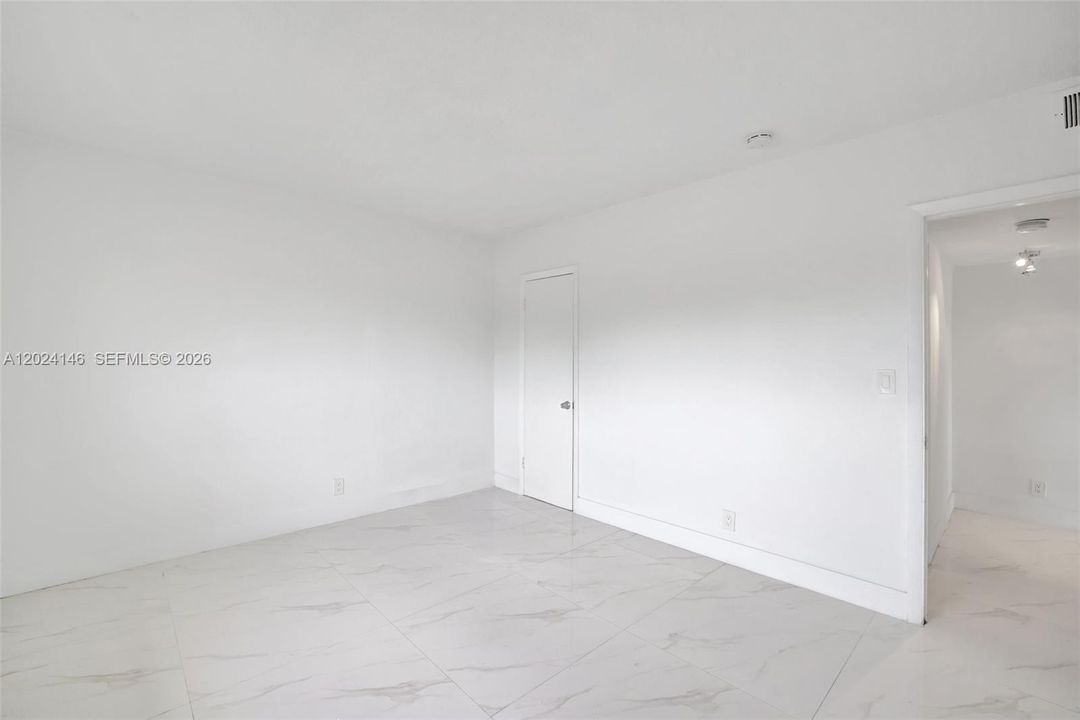 For Rent: $1,800 (1 beds, 1 baths, 750 Square Feet)