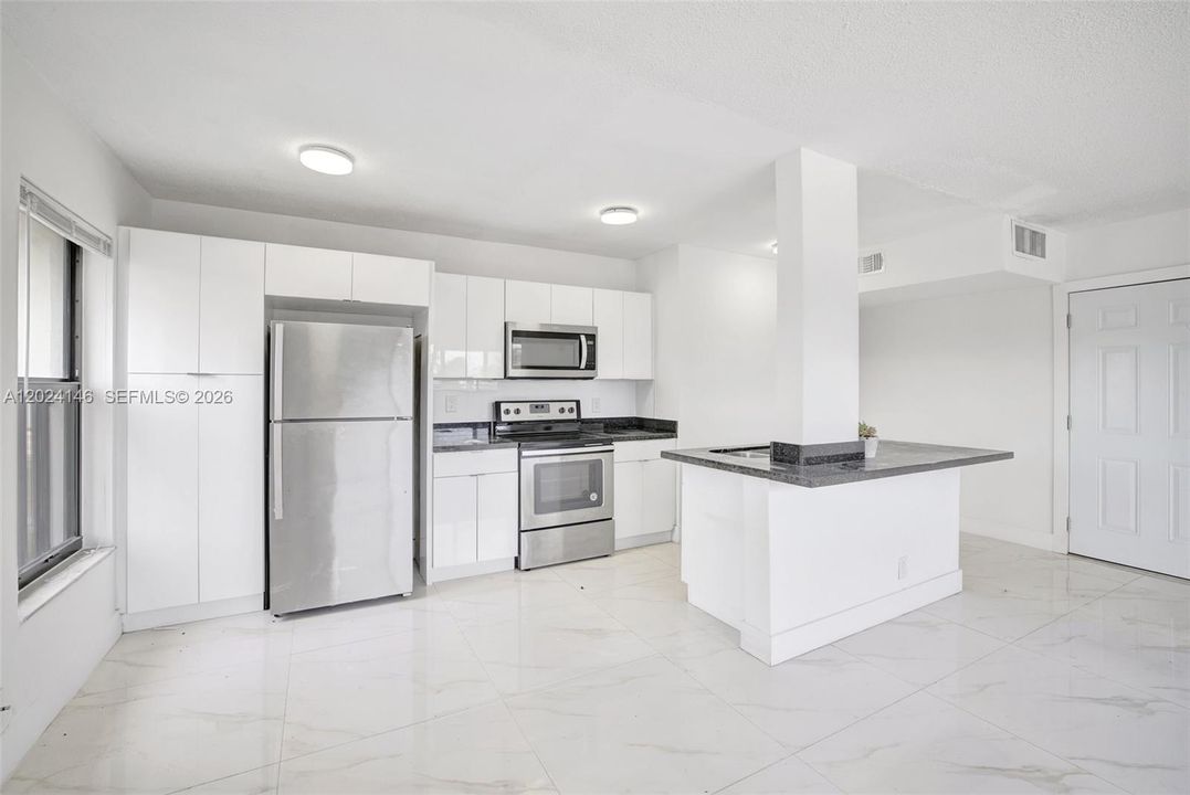 For Rent: $1,800 (1 beds, 1 baths, 750 Square Feet)