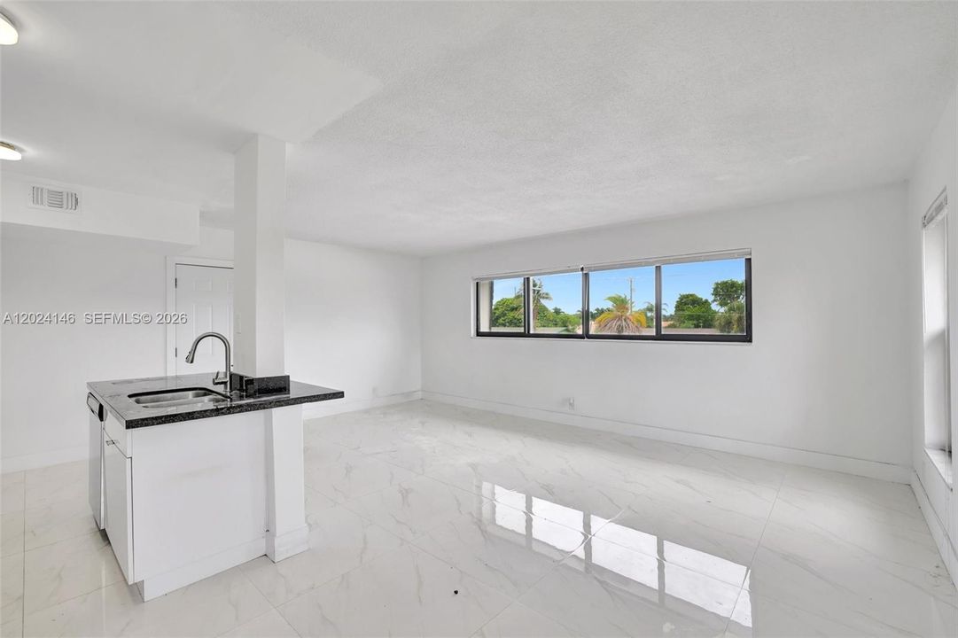 For Rent: $1,800 (1 beds, 1 baths, 750 Square Feet)
