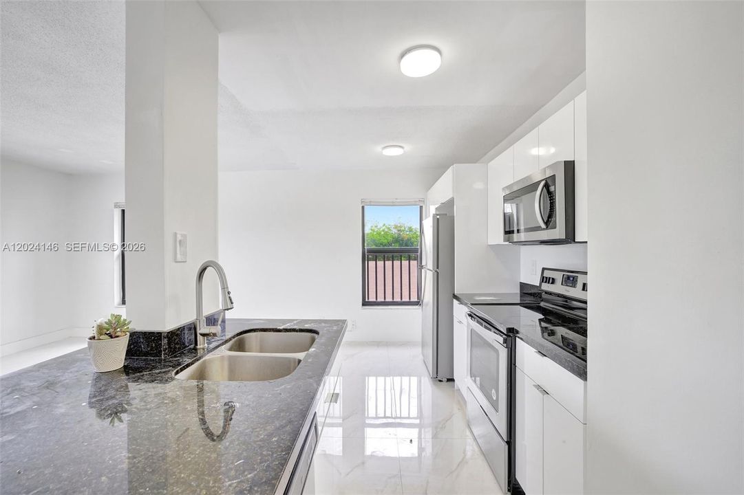 For Rent: $1,800 (1 beds, 1 baths, 750 Square Feet)