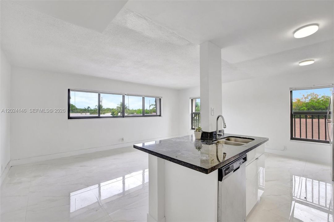 For Rent: $1,800 (1 beds, 1 baths, 750 Square Feet)