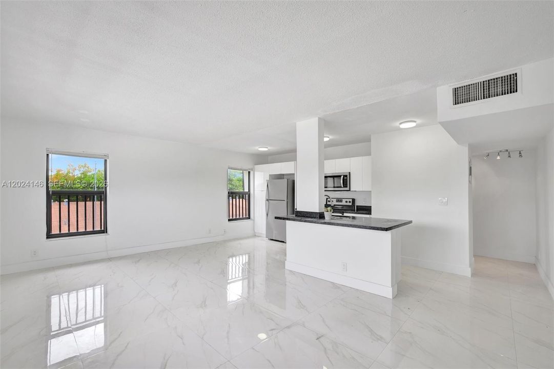 For Rent: $1,800 (1 beds, 1 baths, 750 Square Feet)