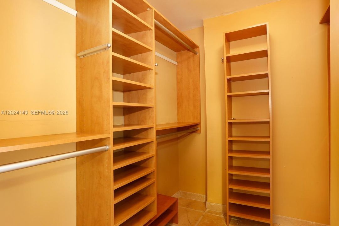 Под контрактом: $5,995 (3 спален, 2 ванн, 1834 Квадратных фут)