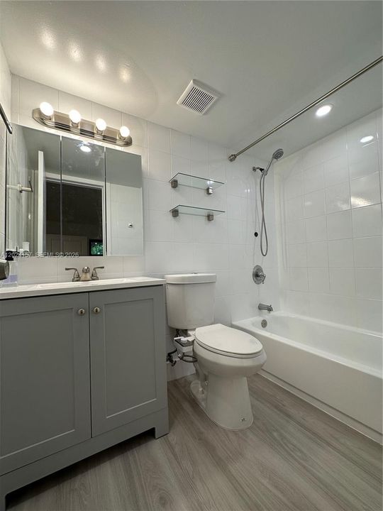 В аренду: $2,600 (2 спален, 2 ванн, 1012 Квадратных фут)