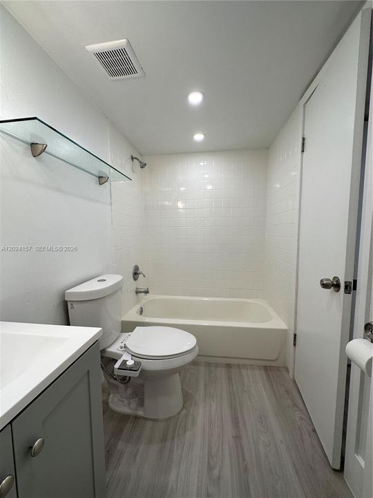 В аренду: $2,600 (2 спален, 2 ванн, 1012 Квадратных фут)